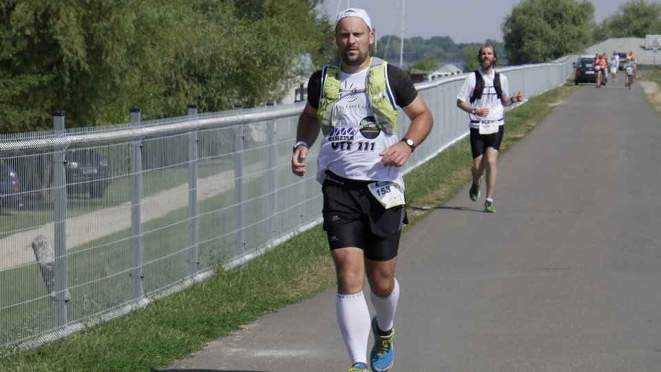 254 ezer forintot gyűjtött a vásárhelyi futó az éhező gyerekeknek 